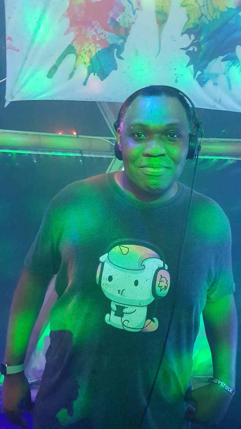 Rodderz at Deevstock under green lights